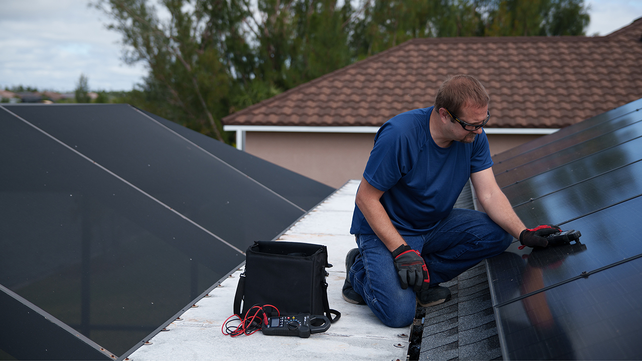 Schnellere Fehlerbehebung und Verbesserung der Inspektion und Installation von Solarpanels mit FLIR PV-Kits
